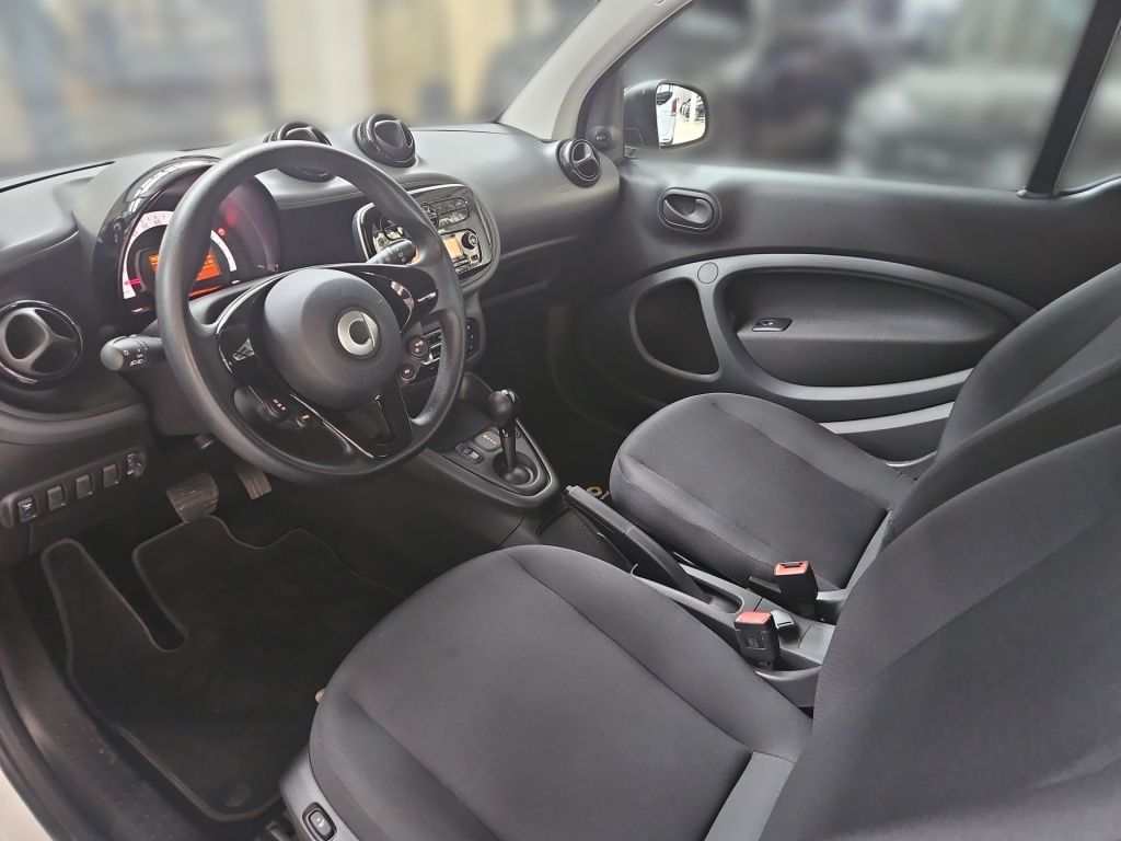 Fahrzeugabbildung Smart EQ ForTwo ''PURE'' LED SHZ Tempomat KlimaA DAB