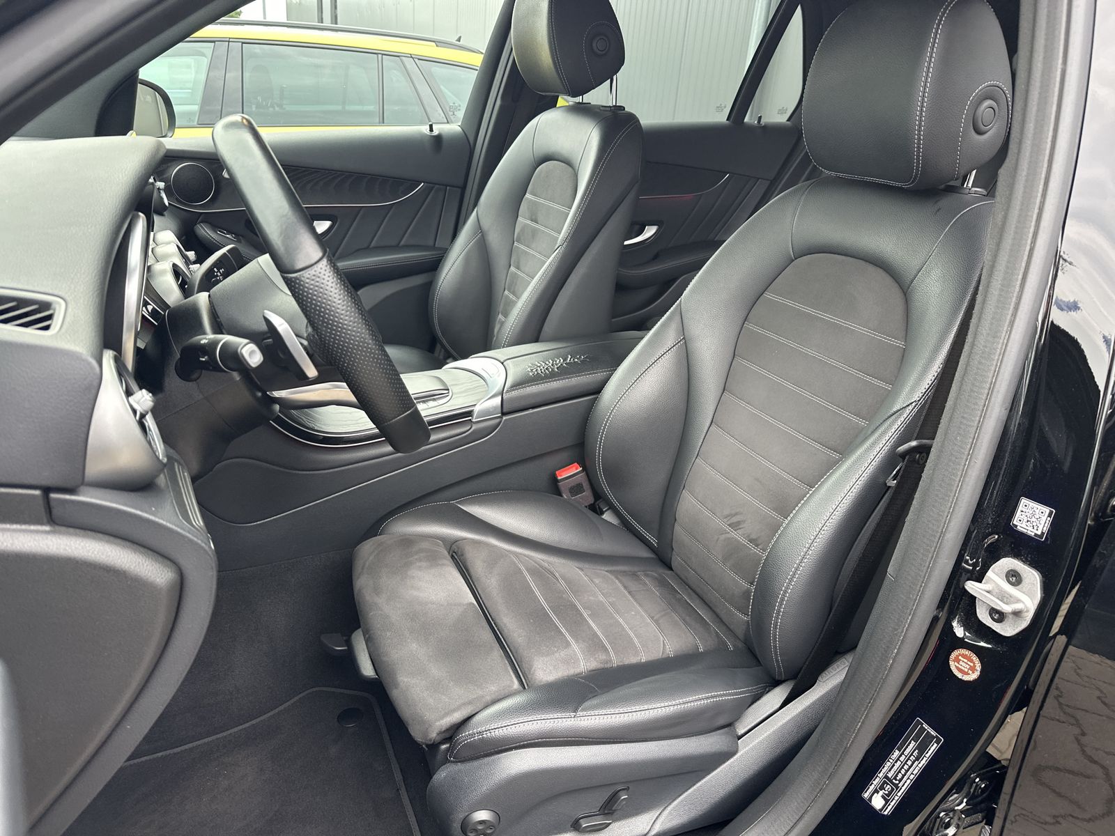 Fahrzeugabbildung Mercedes-Benz GLC 300de 4Matic AMG-Line NAV+LED+KAM+AHK+19ZOLL