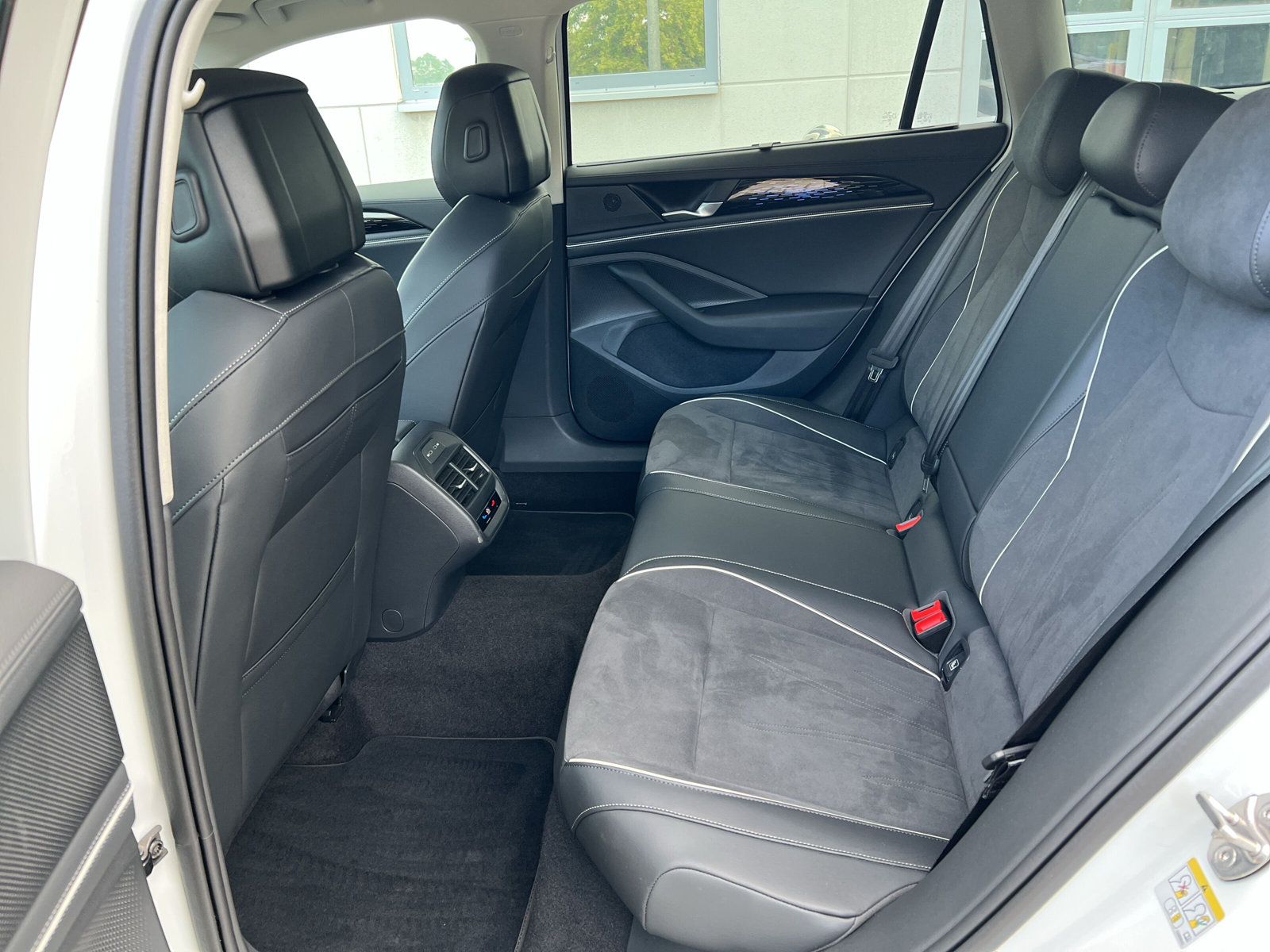 Volkswagen Passat Variant - Bild 13