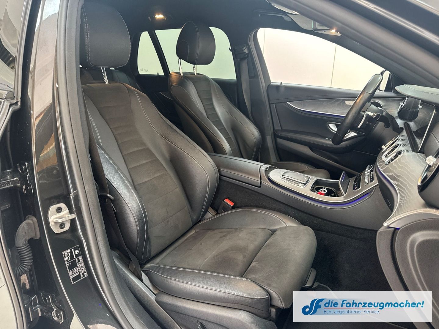 Fahrzeugabbildung Mercedes-Benz E 300 -Klasse EU6d  Sportpaket Niveau Digitales
