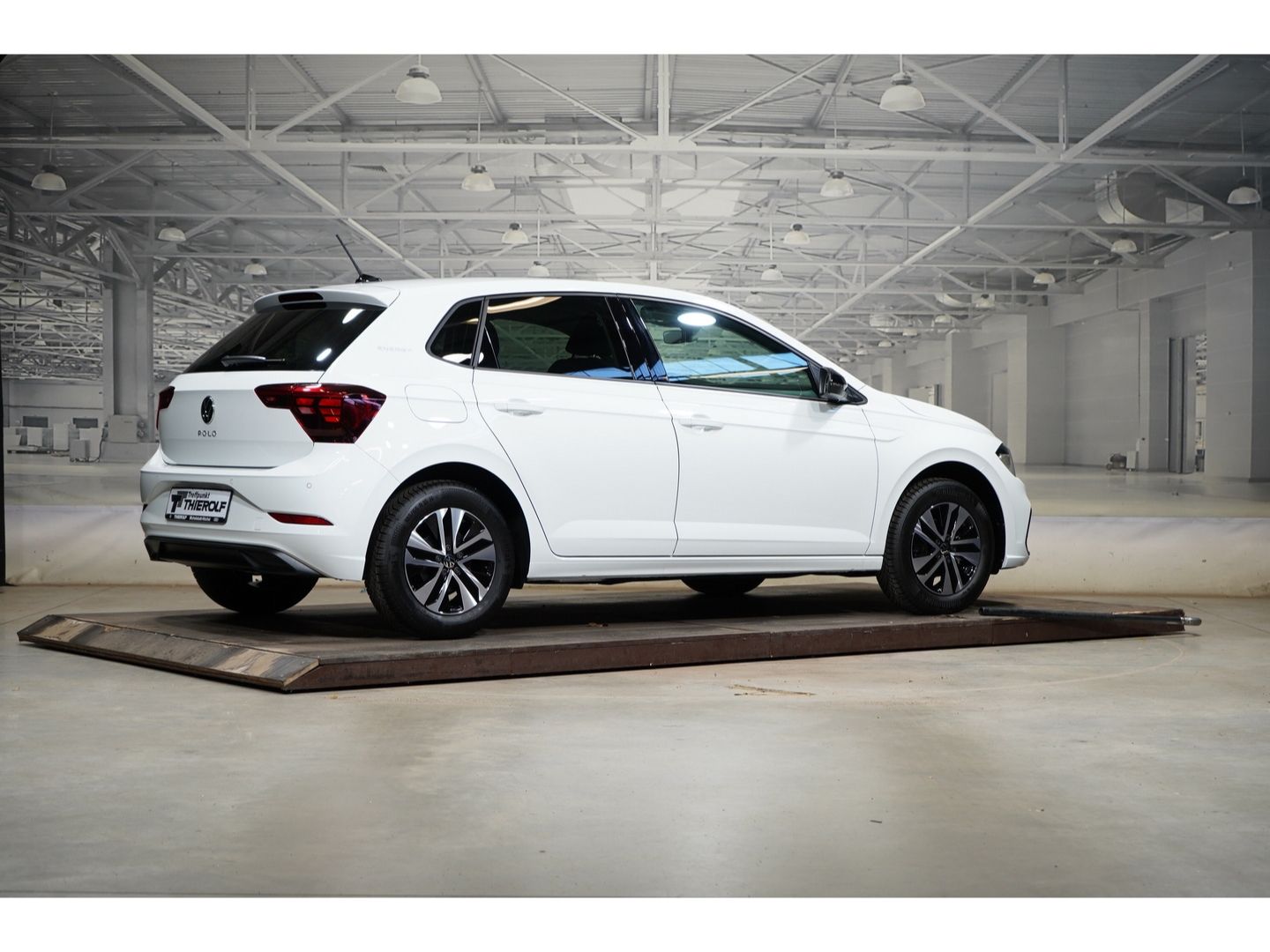 Volkswagen Polo Energy 1.0 TSI DSG Rear View Ganzjahresreif imagem 3