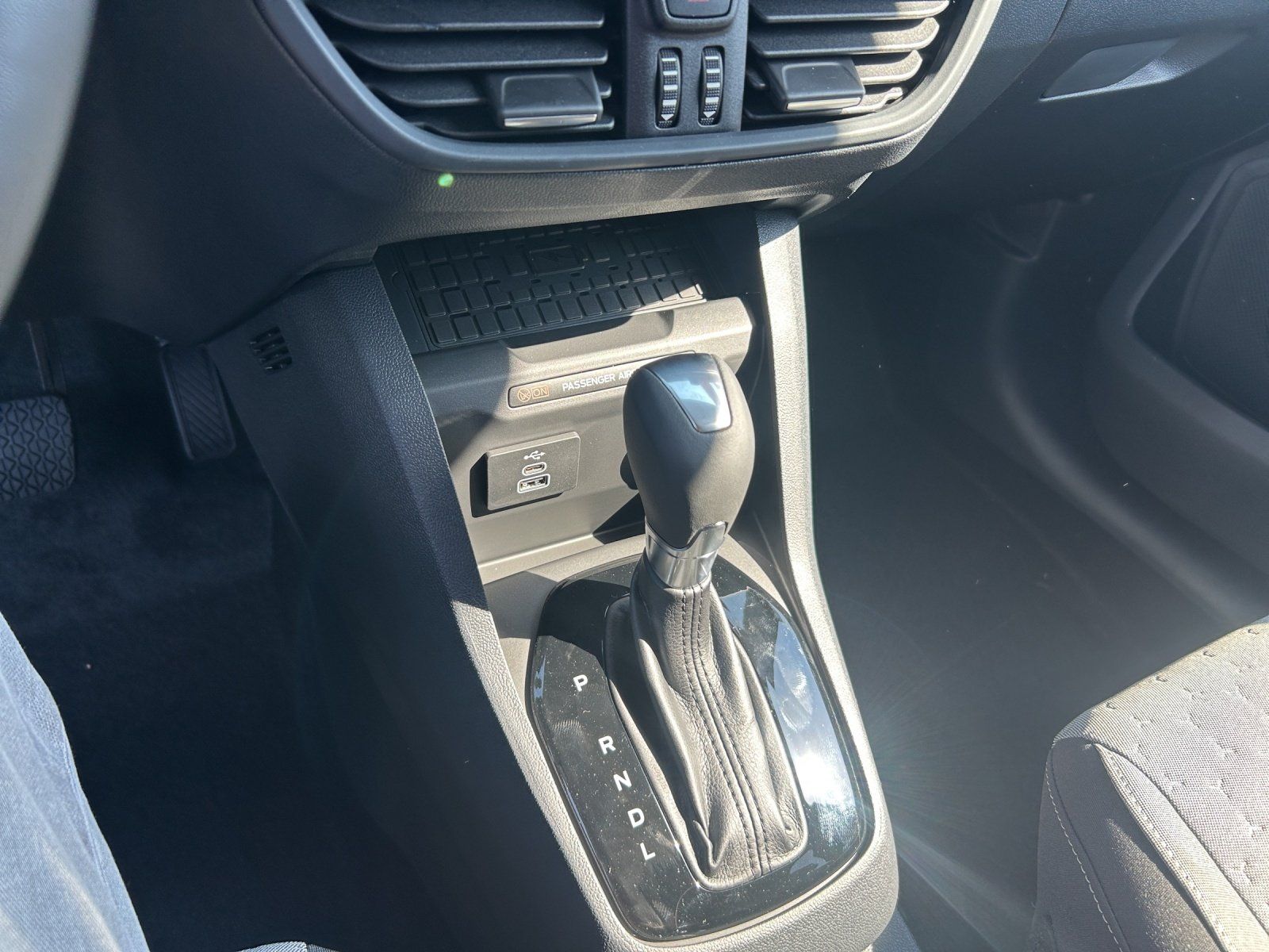 Fahrzeugabbildung Ford Tourneo Courier Titanium Automatik