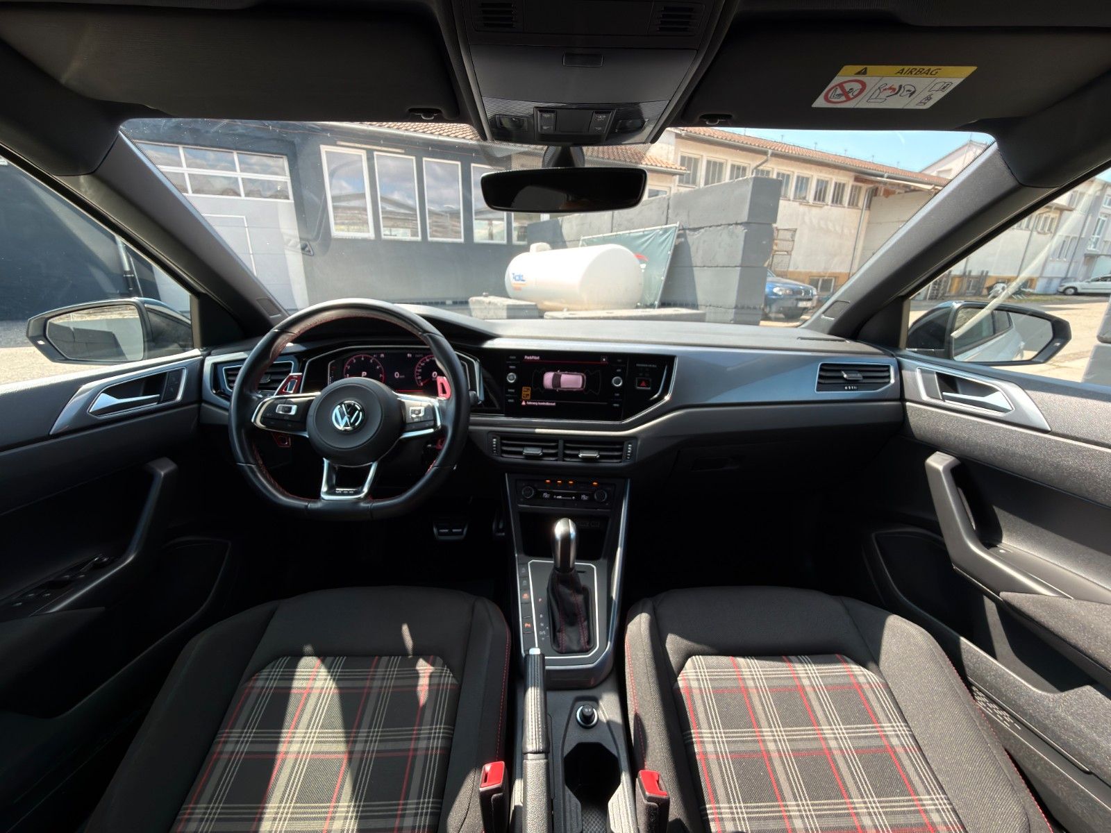 Fahrzeugabbildung Volkswagen Polo VI GTI 2.0 TSI DSG KW ACC PDC SHZ CarPlay