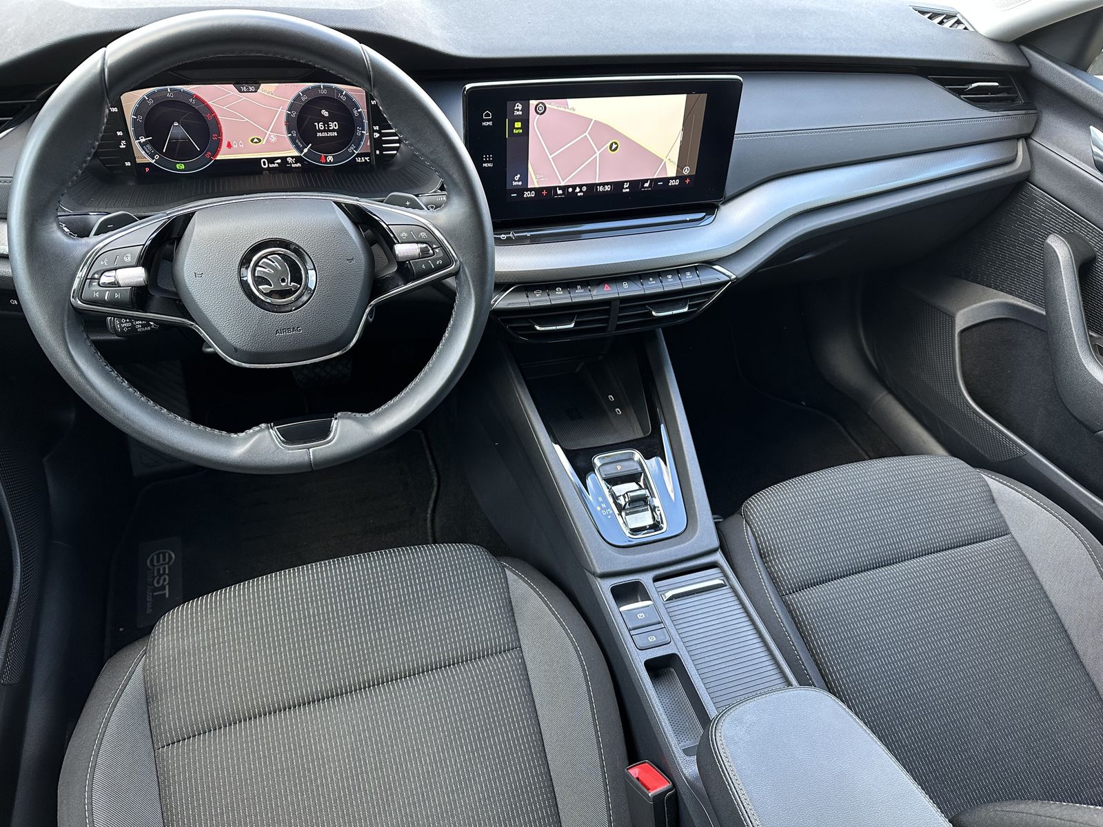 Fahrzeugabbildung SKODA Octavia Combi 2.0 TDI DSG Ambition NAV+LED+VCOCK