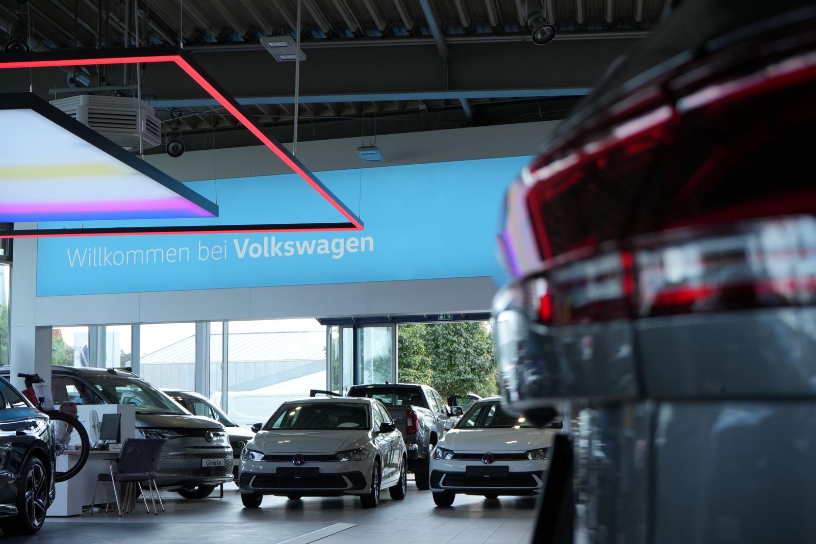 showroom-image-top