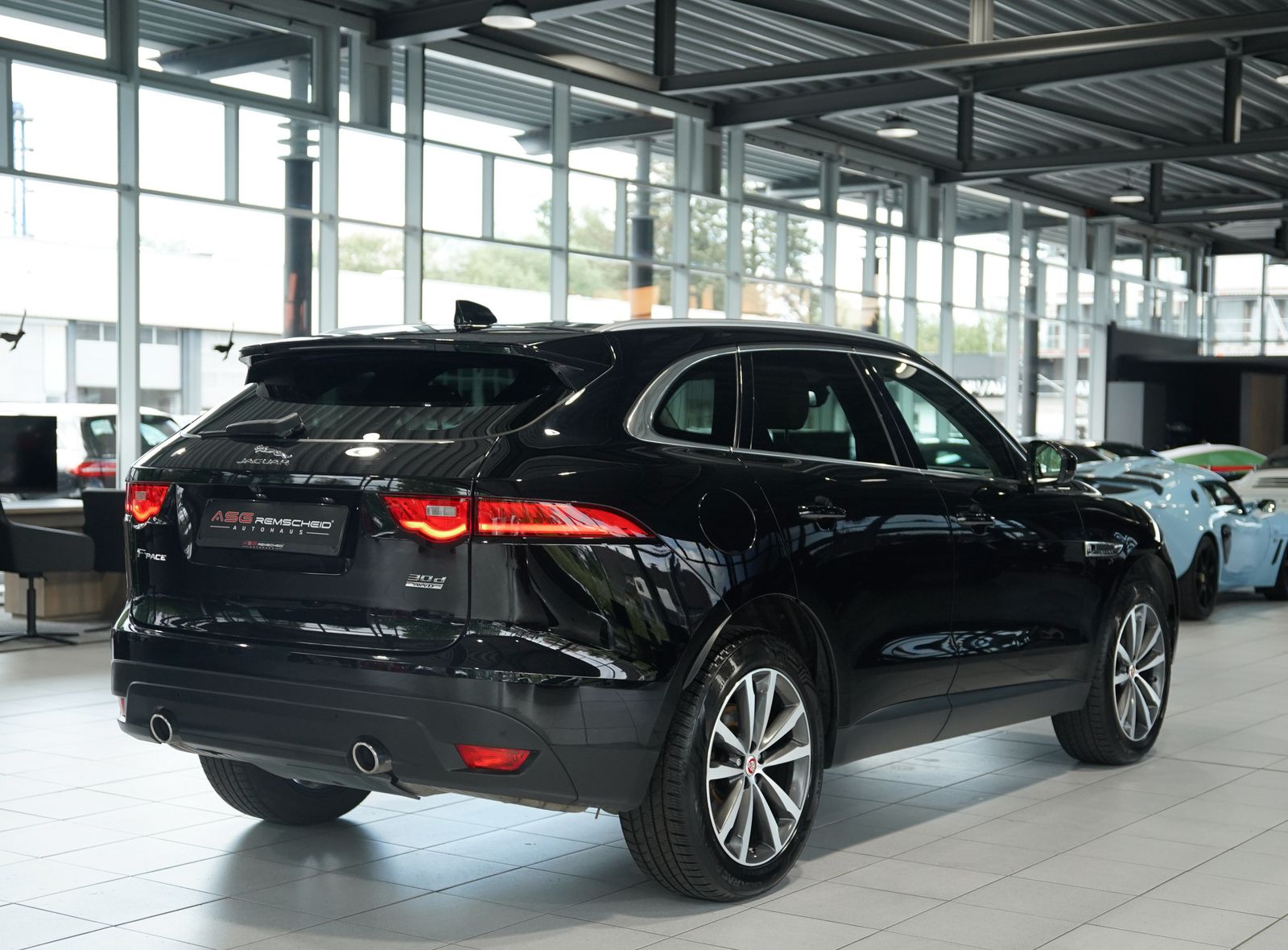 Jaguar F Pace