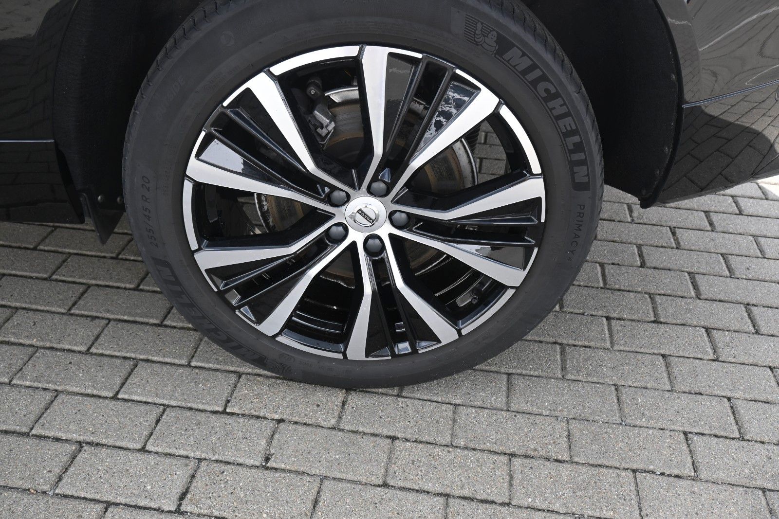 Fahrzeugabbildung Volvo XC60 B4 D AWD Ultimate Dark*STDHZG*360°*ACC*AHK