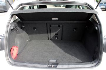 Fahrzeugabbildung Volkswagen Golf VIII Lim. Style eTSI DSG ACC Navi AHK LED