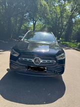 Mercedes-Benz GLA 180 DCT -