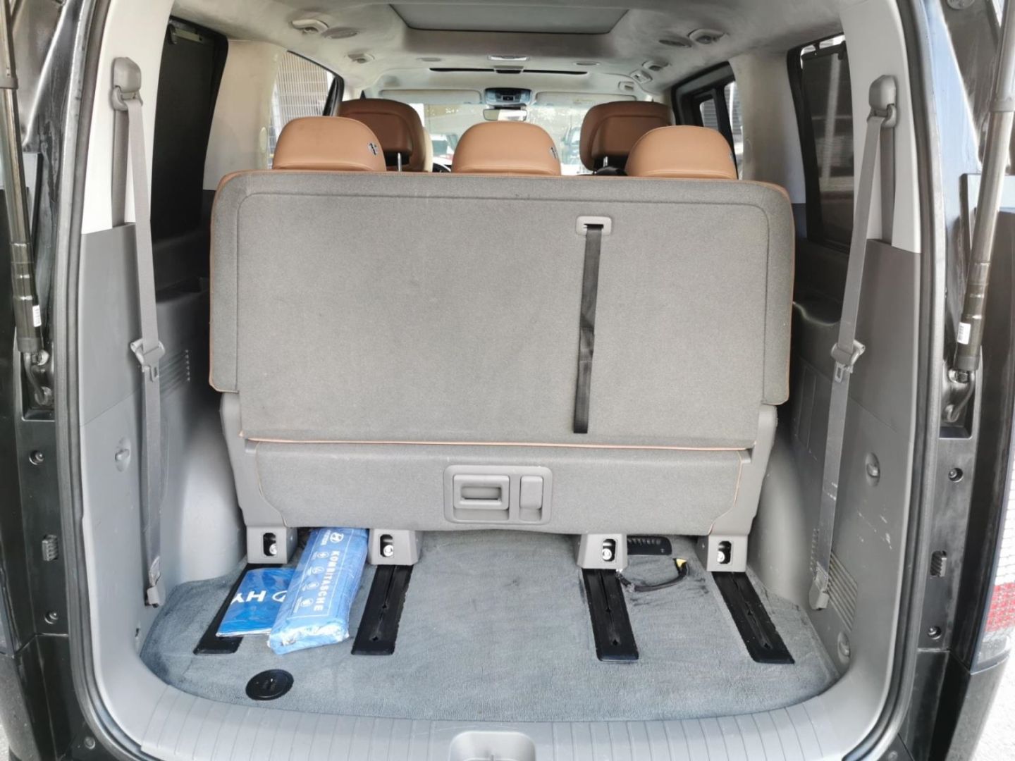 Fahrzeugabbildung Hyundai STARIA Signature 4WD 7-Sitzer PANO+AHK+GARANTIE