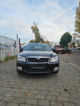 Skoda Octavia Combi Ambition - Skoda Octavia aus 2012 mit Benzin-Antrieb: Kombi