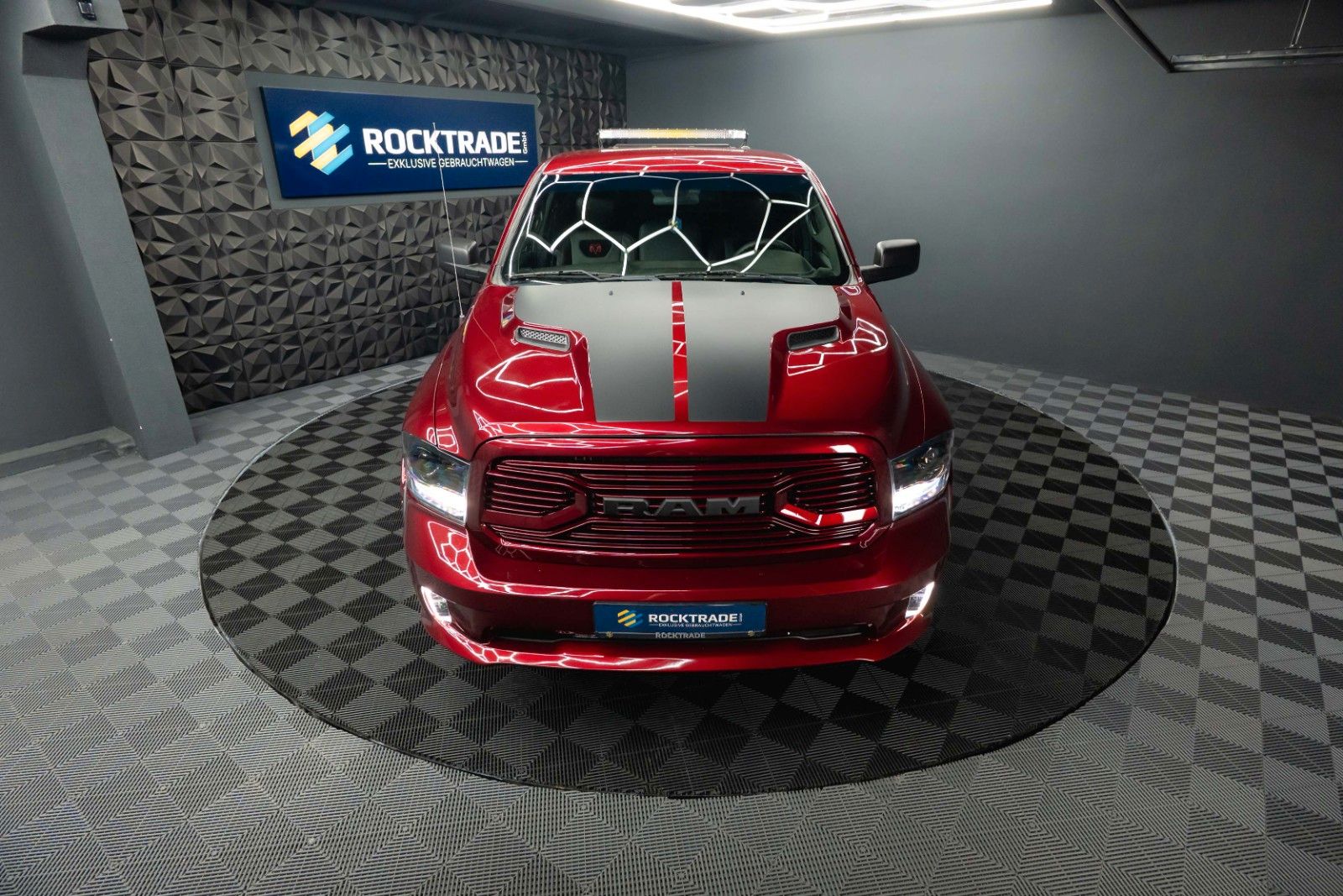 Fahrzeugabbildung Dodge RAM 5.7 V8 HEMI 4x4 OFFROAD Night-Paket LONG 19%