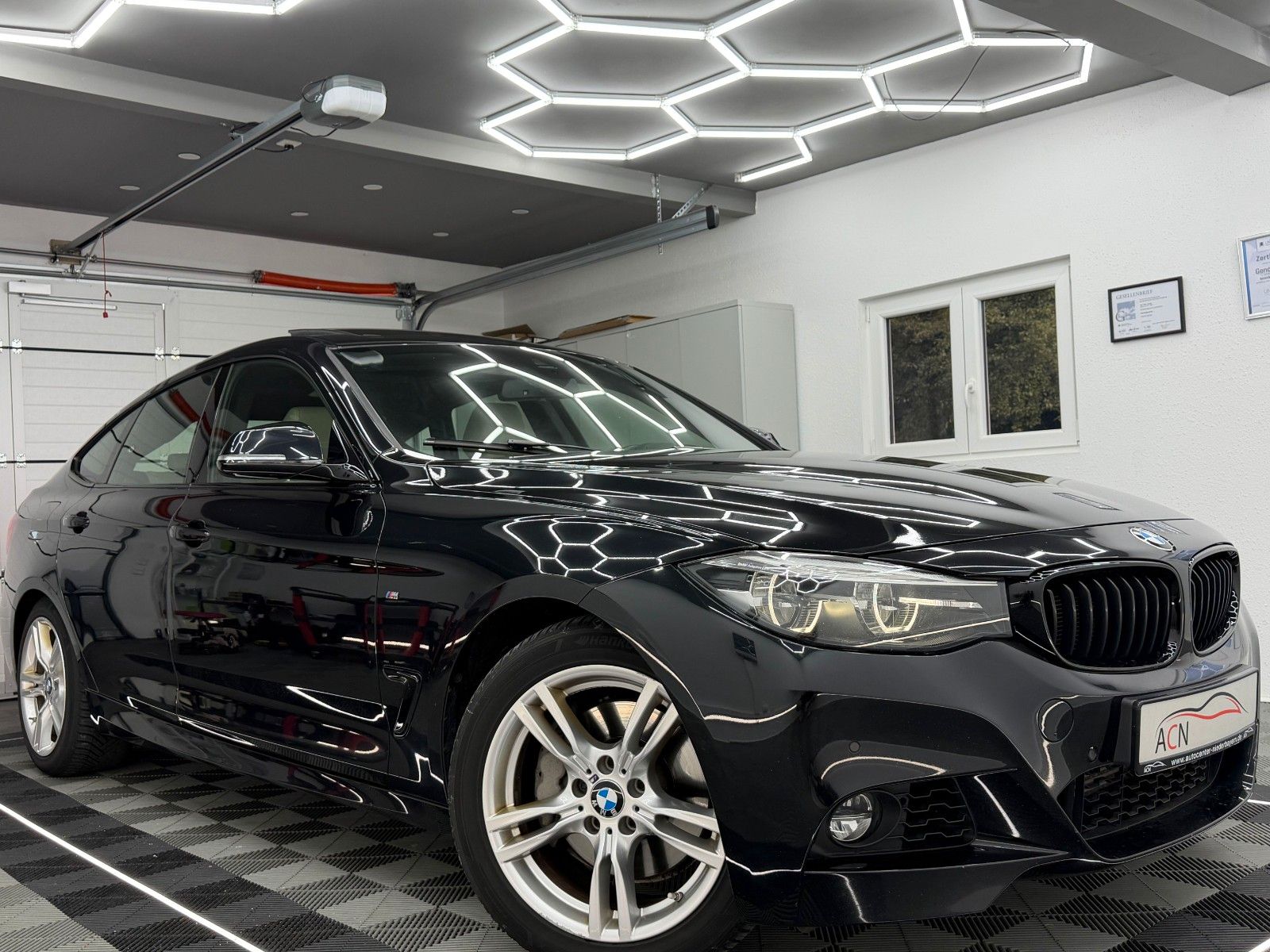 Fahrzeugabbildung BMW 335 d xDrive M SPORT/LED/HuD/PANO/KAMERA/MEMORY