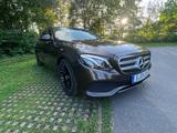 Mercedes-Benz E 220 d Autom. - - mit Diesel-Antrieb: Braun, Limousine