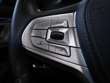 BMW 750 - 11