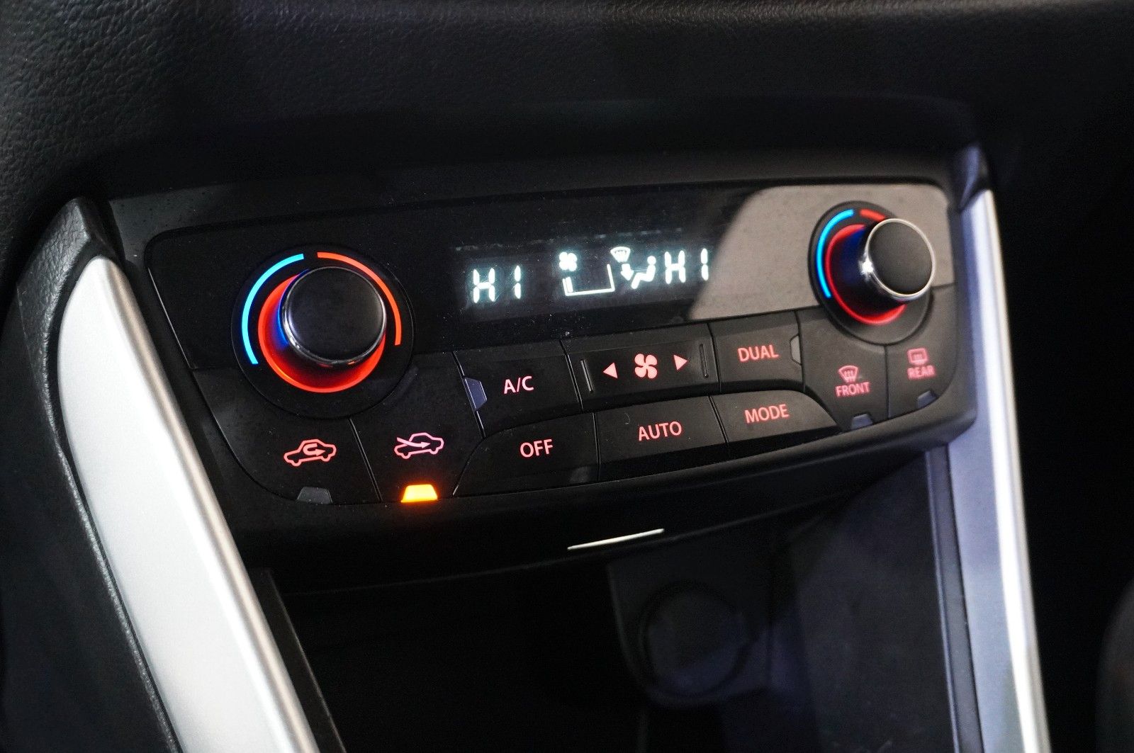 Fahrzeugabbildung Suzuki SX4 1.4 BOOSTERJET HYBRID NAVI/LED/SH/KAMERA/AHK
