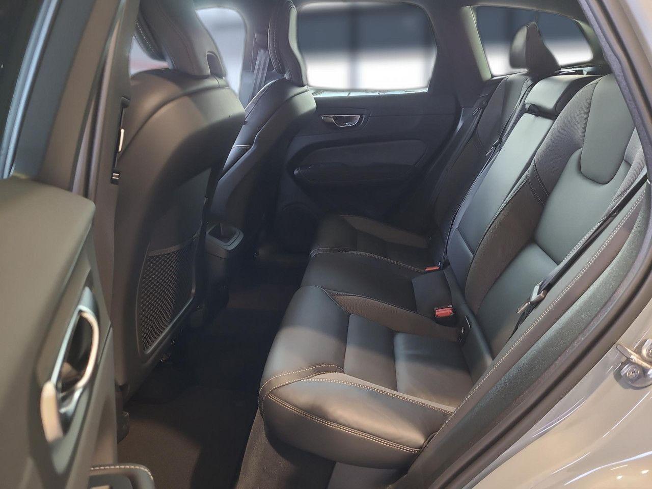 Volvo XC60 B5 (Benzin) Plus Dark AWD Automatik Navi, миниатюра 10
