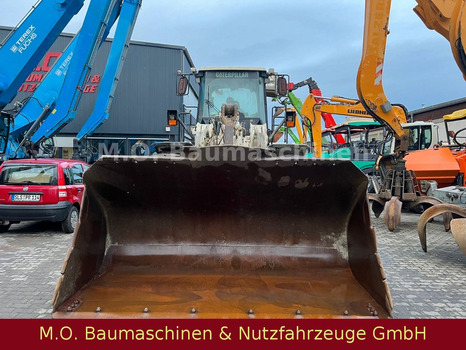 Fahrzeugabbildung CAT 966 H / AC / ZSA / Waage / Half Steering