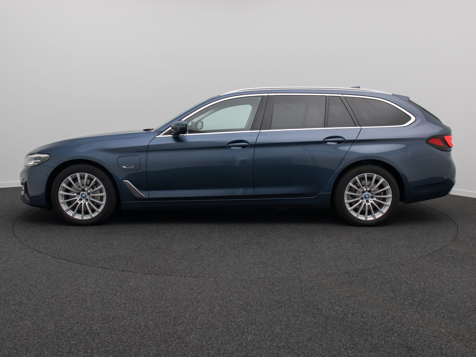 Fahrzeugabbildung BMW 530e Kamera DAB HiFi Sport Leder Komfort Alarm