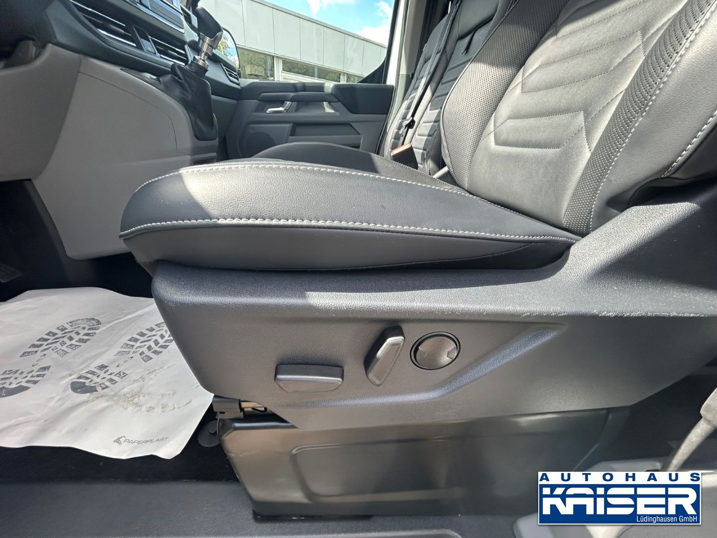 Ford Tourneo Custom L1 Titanium 9sitzer El. AHK Leder foto 11