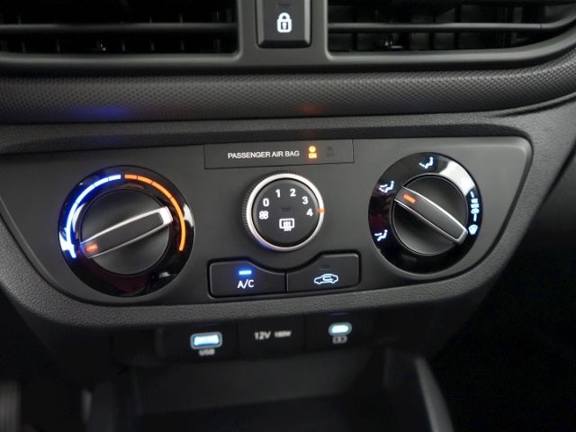 i10 FACELIFT TREND+NAVI+RÜCKFAHRKAMERA+SITZHEIZU