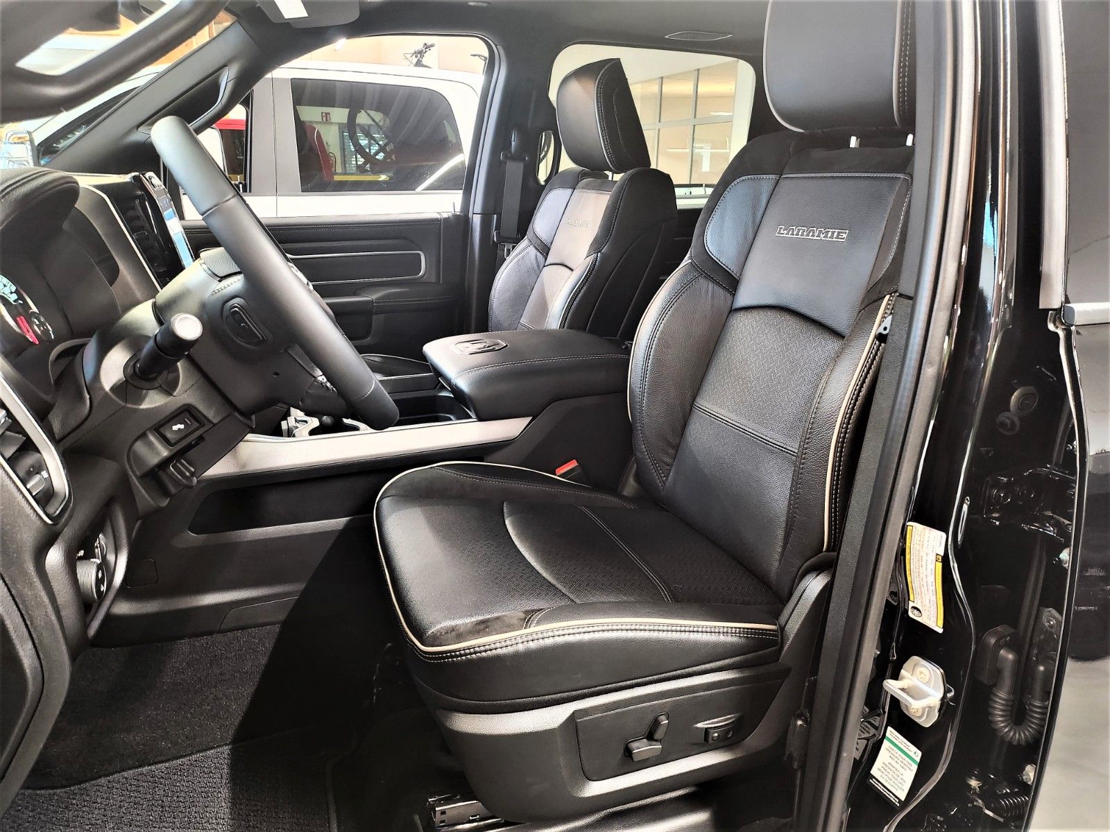 Fahrzeugabbildung Dodge RAM 2500 Laramie Crew Cab 4x4