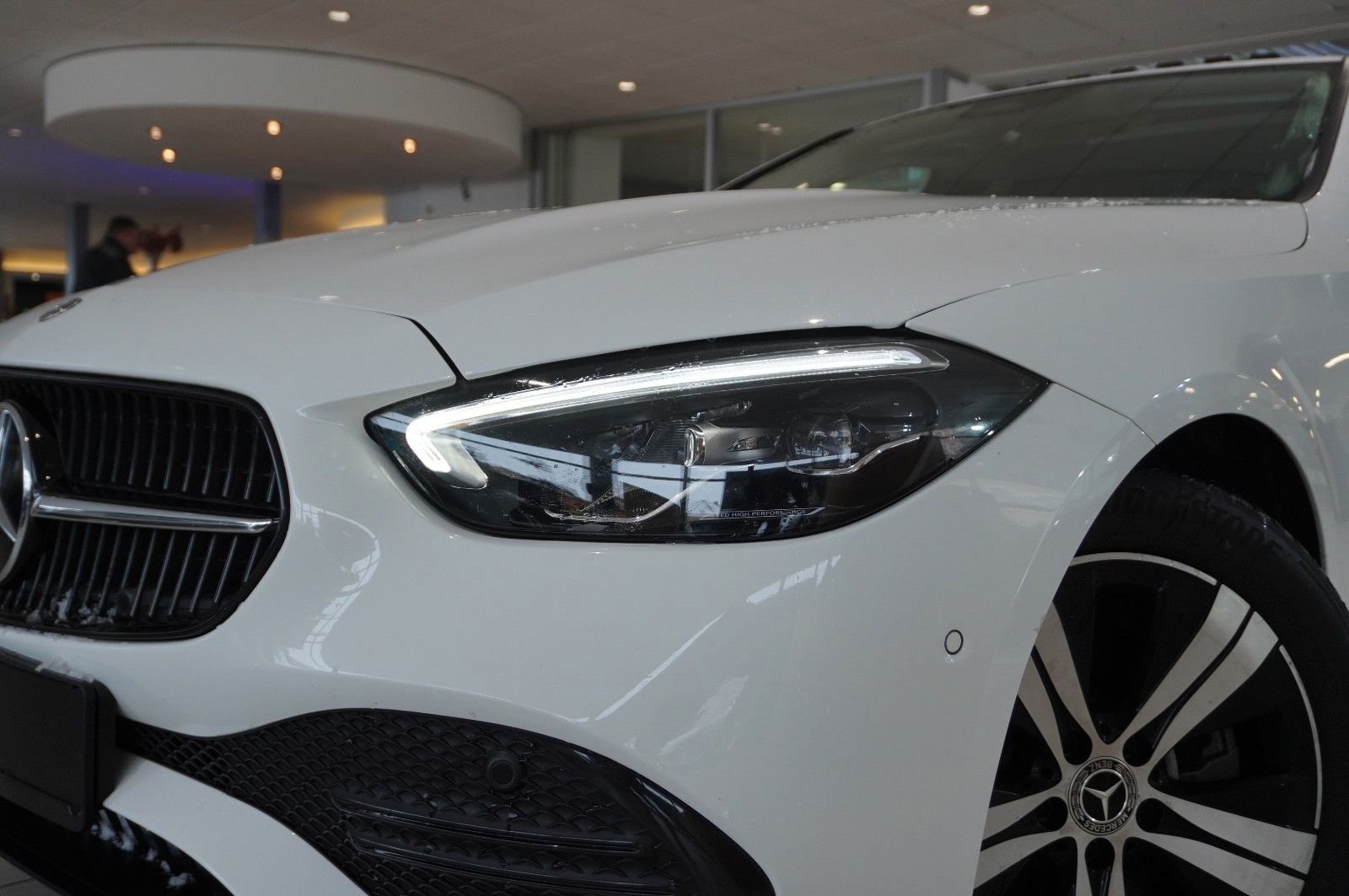 Fahrzeugabbildung Mercedes-Benz C 200 LIM. AVANTGARDE 9G NAVI/LED/KAMERA/PANO.