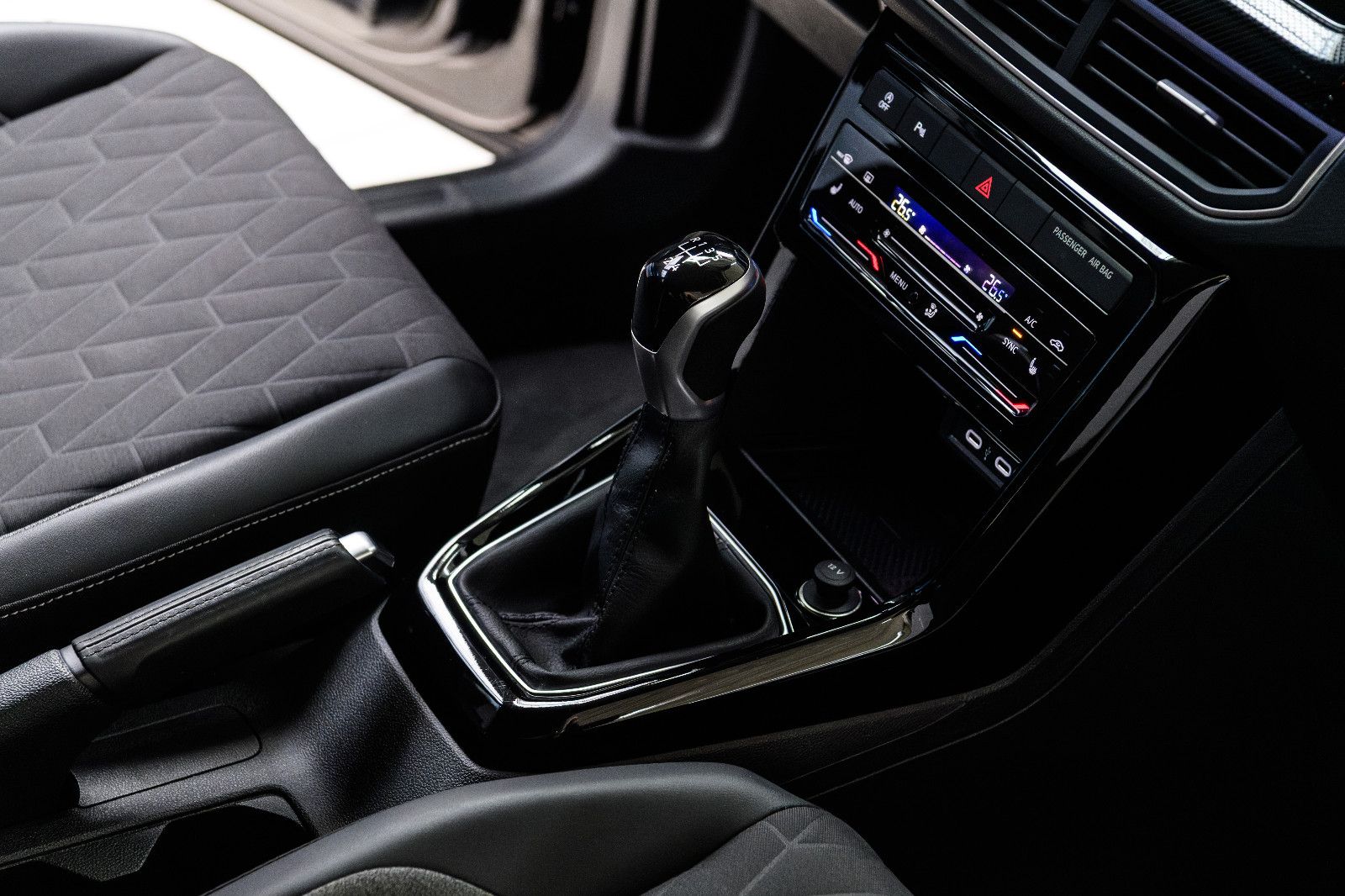 Fahrzeugabbildung Volkswagen T-Cross Goal 1.0 TSI LED+APP+ACC+SHZ+5 J.GARANT.