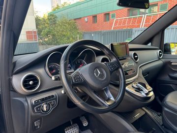 Mercedes V 220 - 8