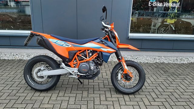 KTM 690 SMC R REMUS KURZES HECK UMBAUTEN VORFÜHRER