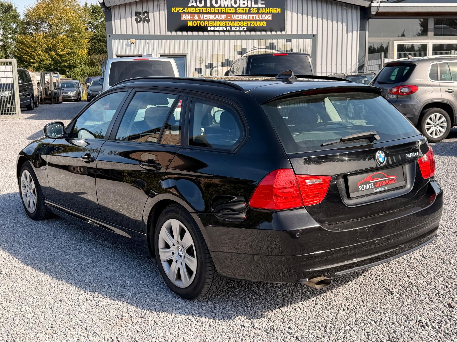 BMW 318 2011 — photo 7