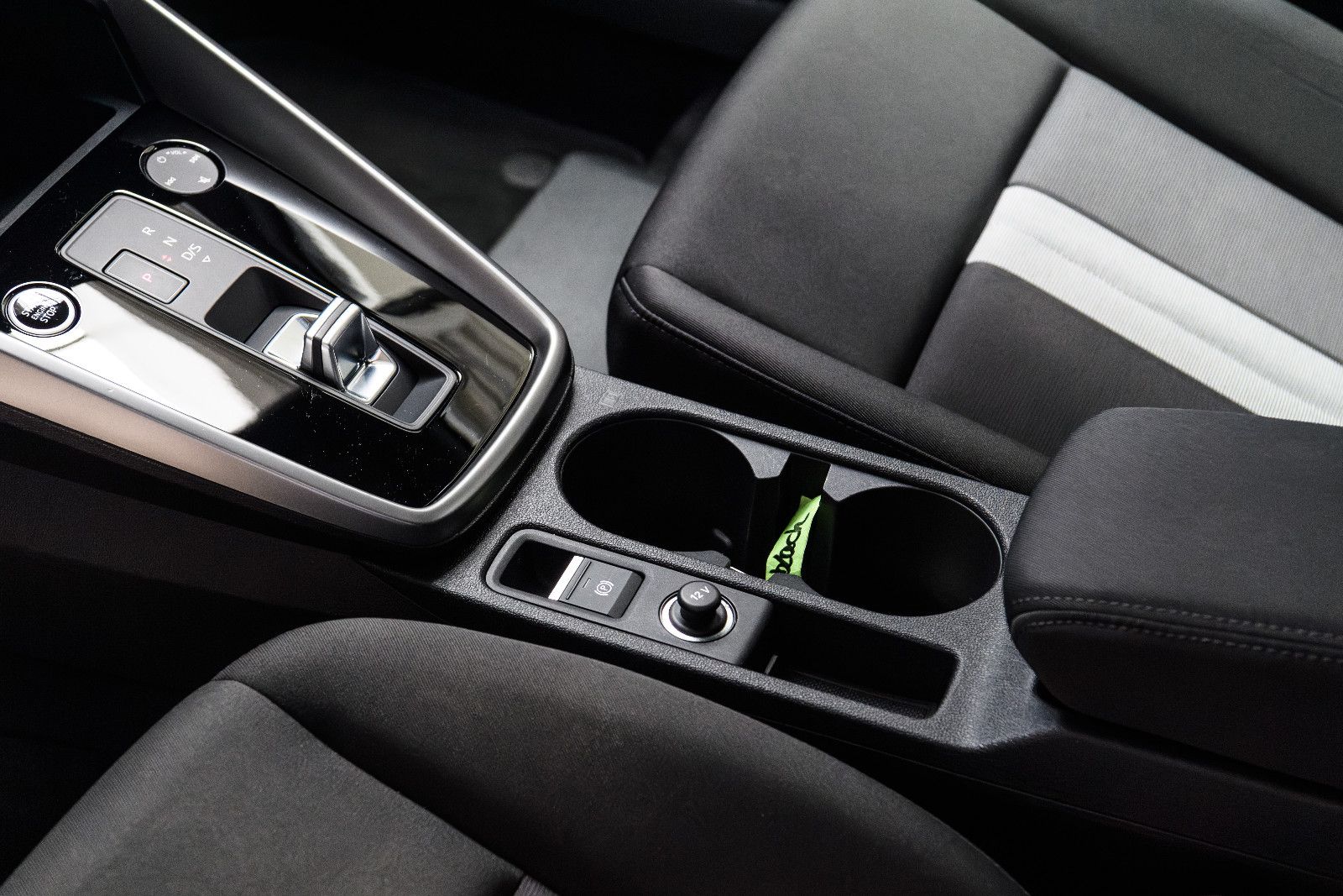 Fahrzeugabbildung Audi A3 30 TFSI S tronic advanced Sportback
