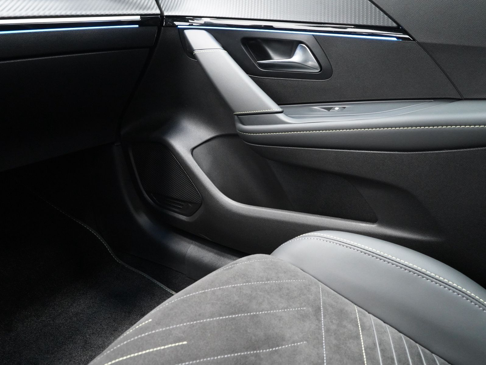 Fahrzeugabbildung Peugeot 208 e- GT LED/NAVI/CARPLAY/DAB/11KW/SOH