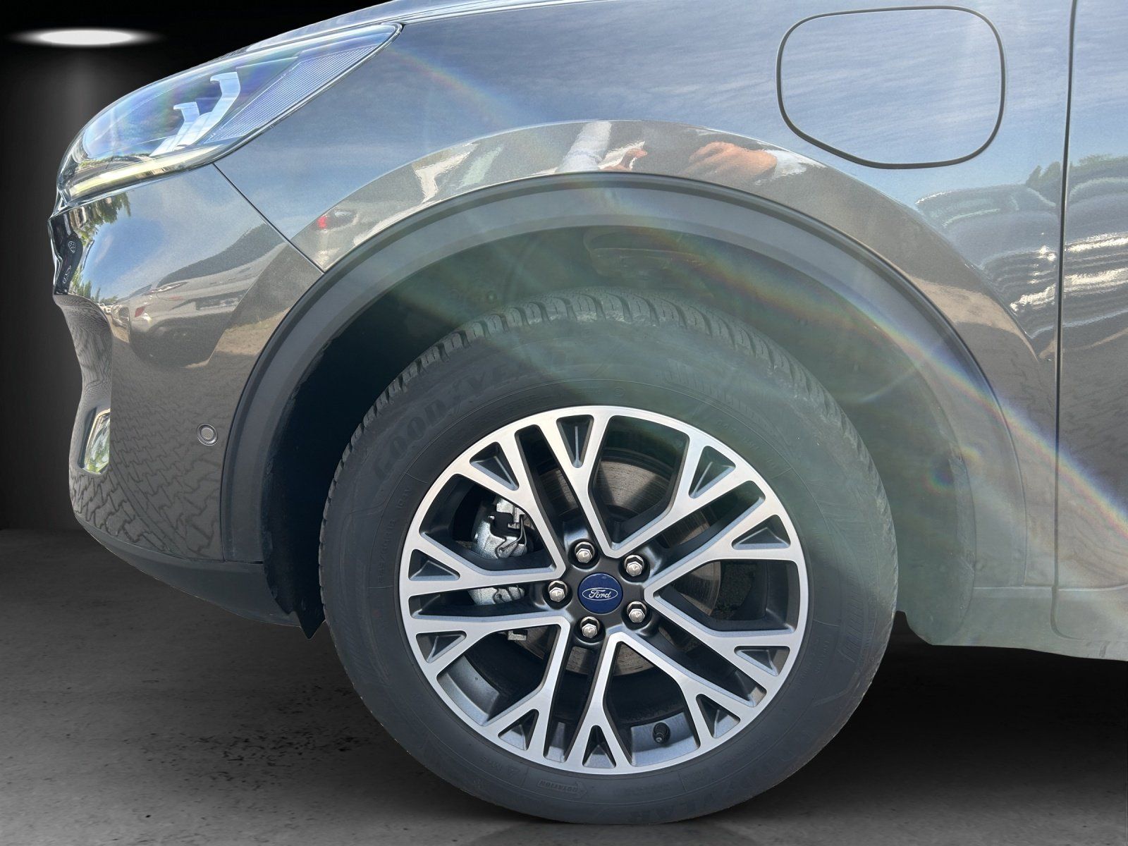 Fahrzeugabbildung Ford Kuga Titanium X PHEV HUD Navi digitales Cockpit