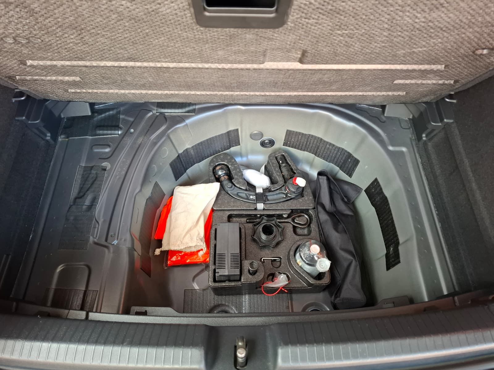 Fahrzeugabbildung Volkswagen Polo Style 1.0 TSI DSG +ACC +LED +AHK+AppConnect