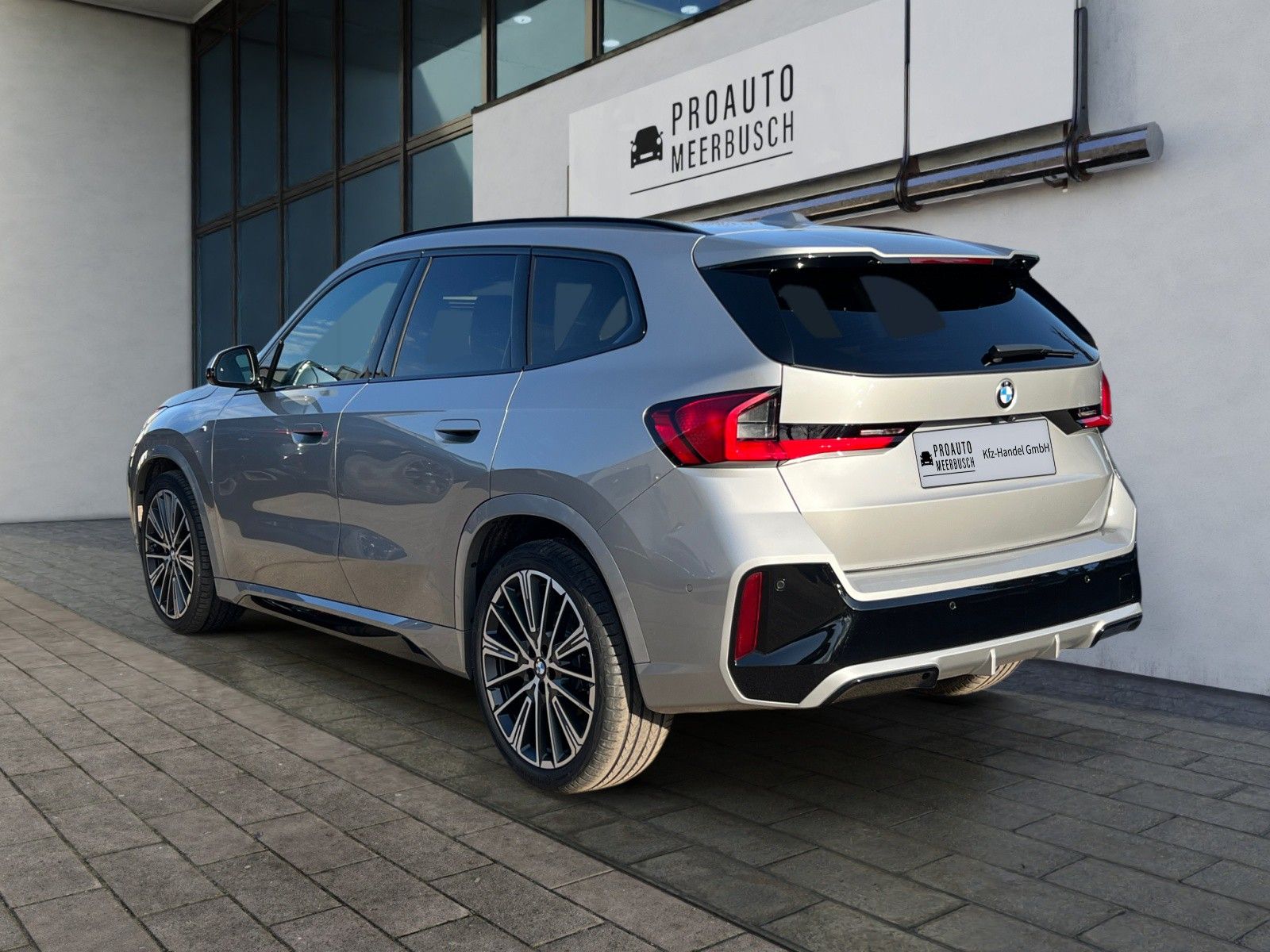 BMW X1 20d xDrive M Sport PANO/MASSAGE/AHK/MEMORY foto 2