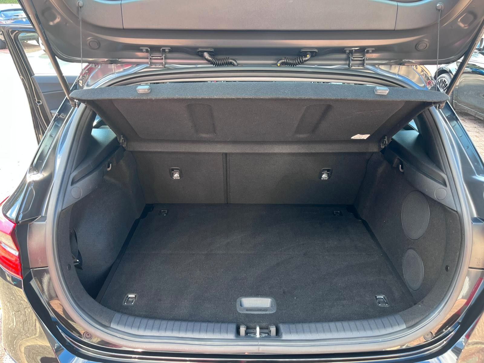 Fahrzeugabbildung Kia CEED_5 1.5T DCT7 JBL ADAS BENZIN