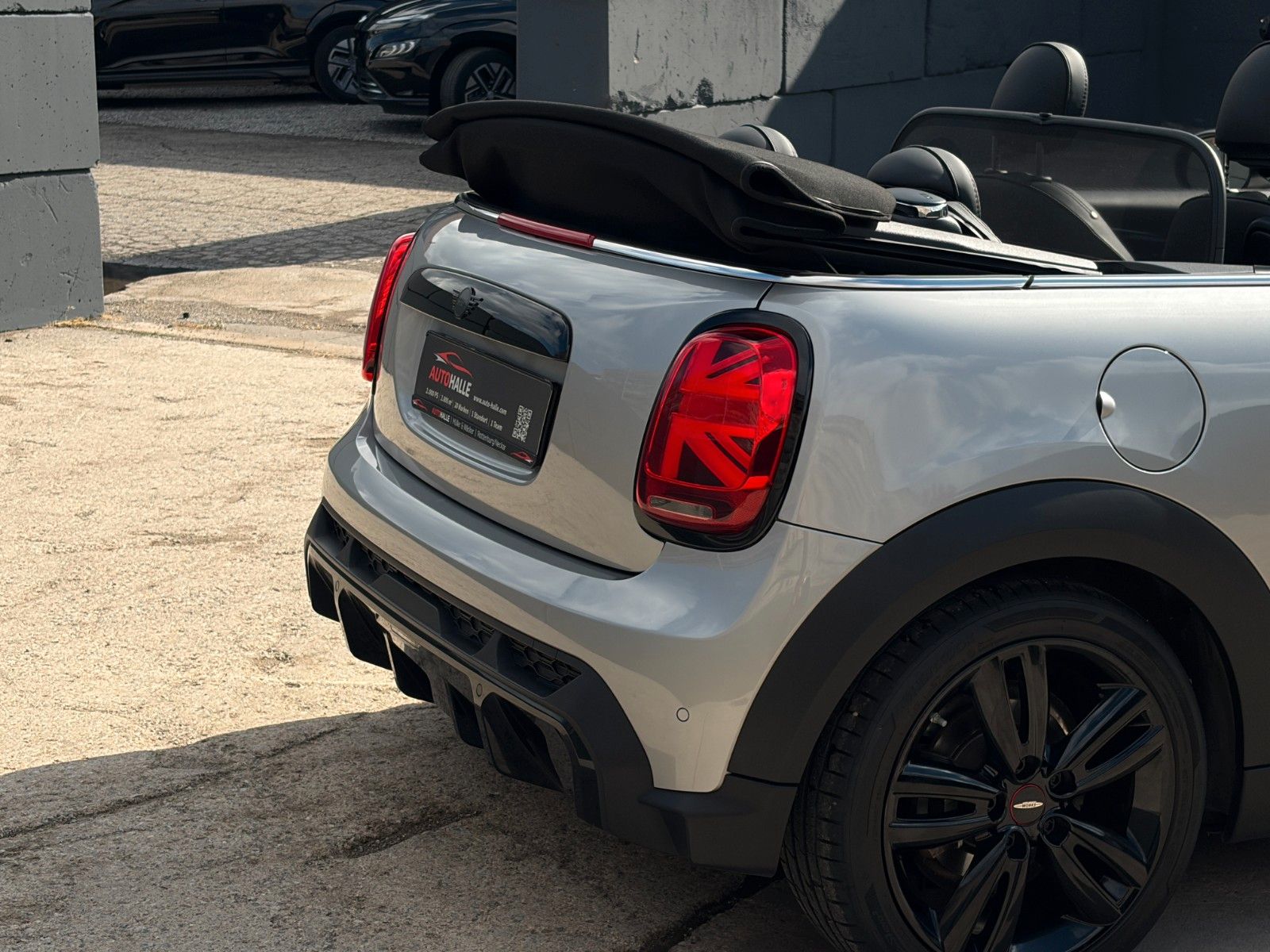 Fahrzeugabbildung MINI Cooper Cabrio JCW-Trim CarPlay Navigation LHZ