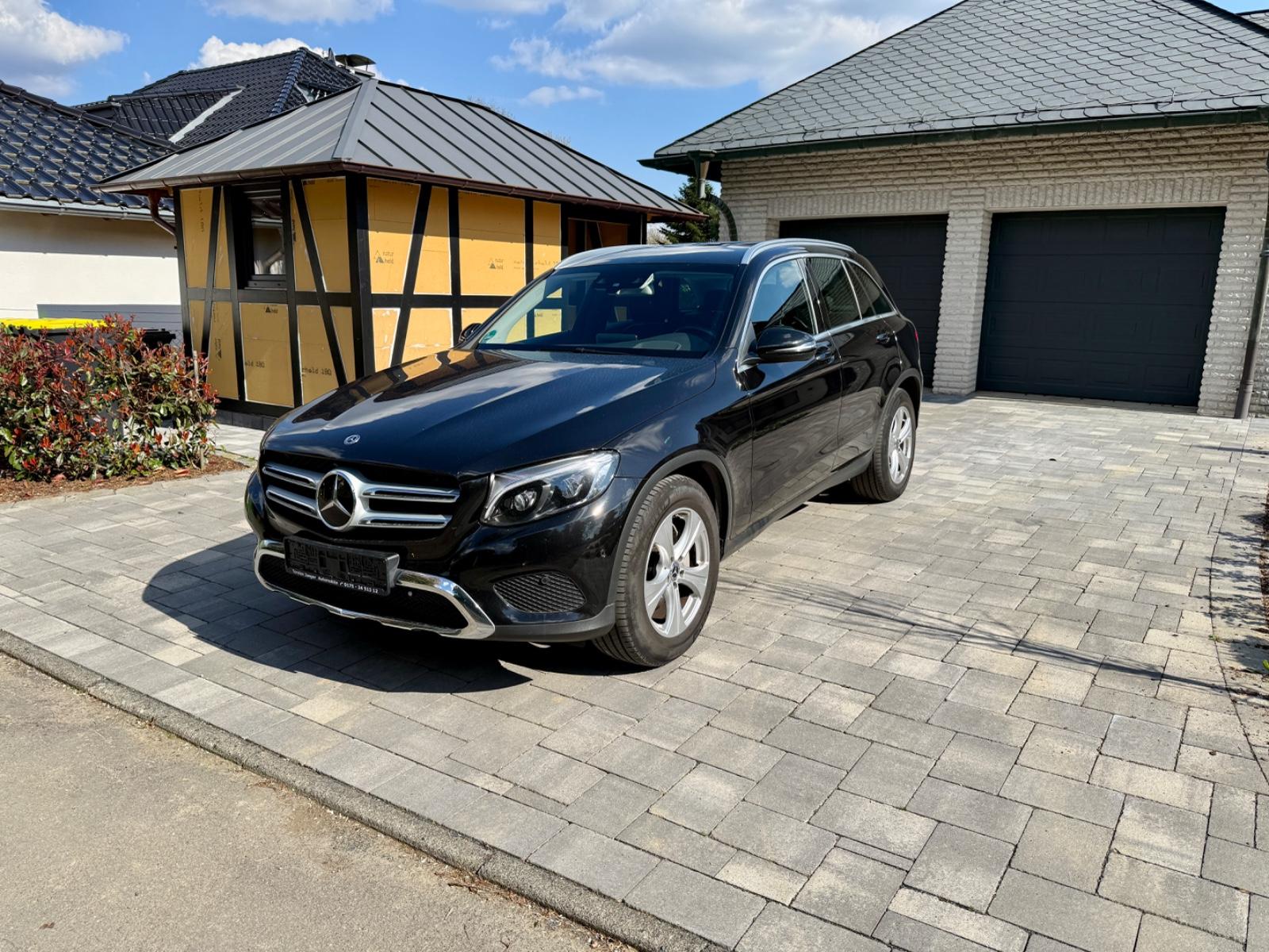 Mercedes-Benz GLC 250 4Matic  AMG-Line  Navi Kamera Leder