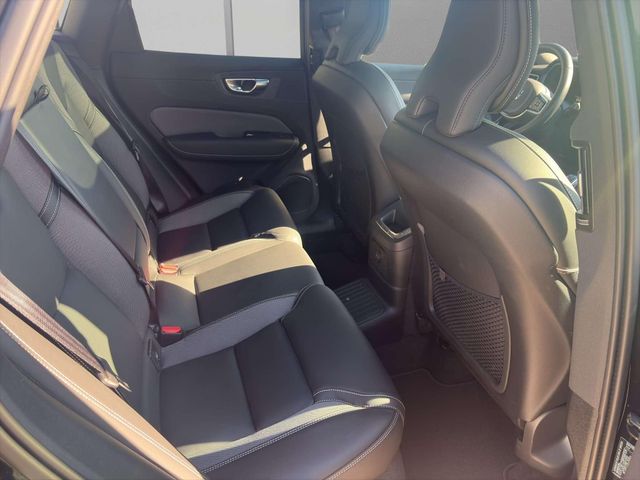 Volvo XC60 Plus Black Edition Recharge Plug-In Hybrid 