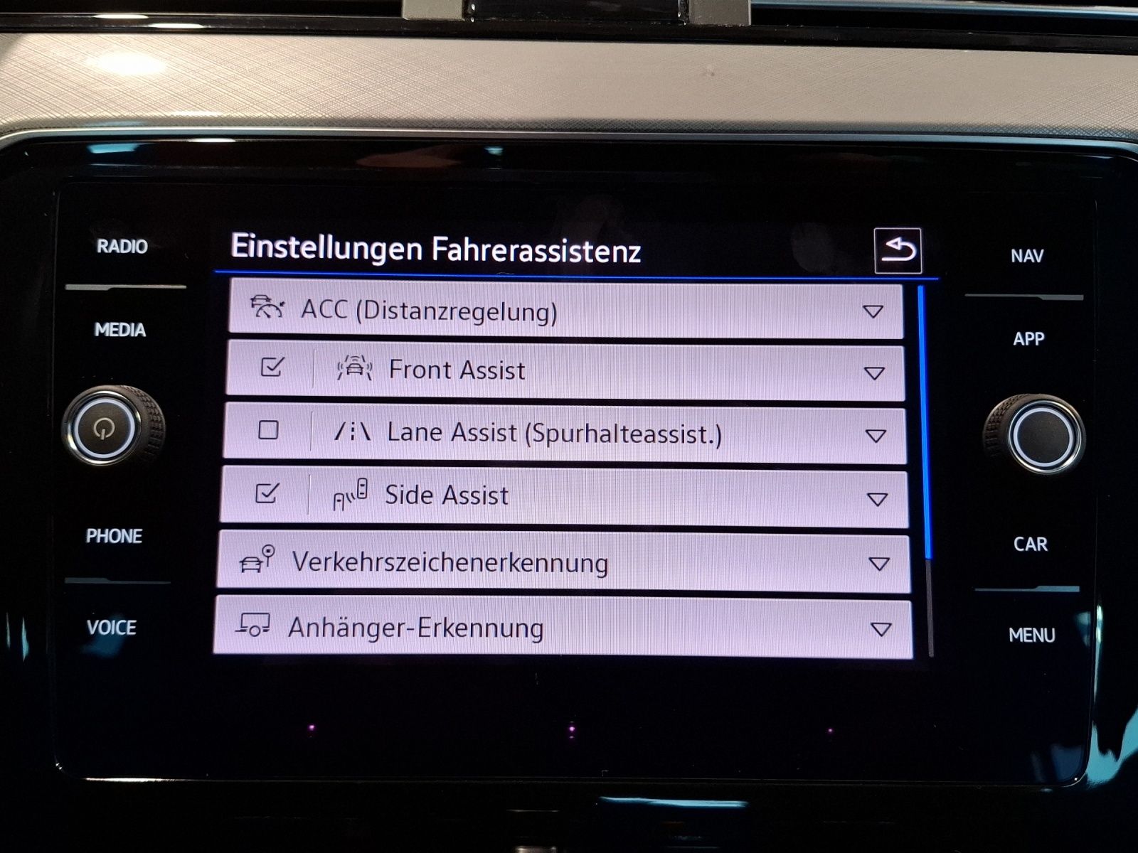 Fahrzeugabbildung Volkswagen Passat Variant TDI Business DSG Matrix AHK Navi
