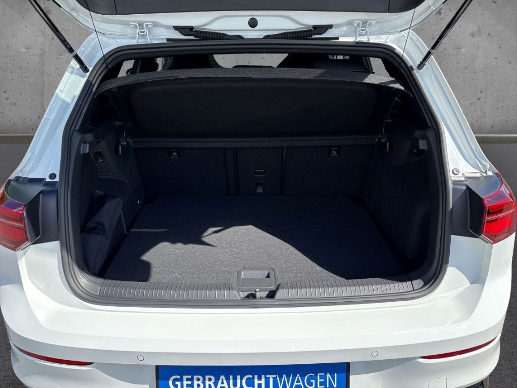 Fahrzeugabbildung Volkswagen Golf 8 TDI DSG R-Line AHK IQ.Light Pano Navi ACC