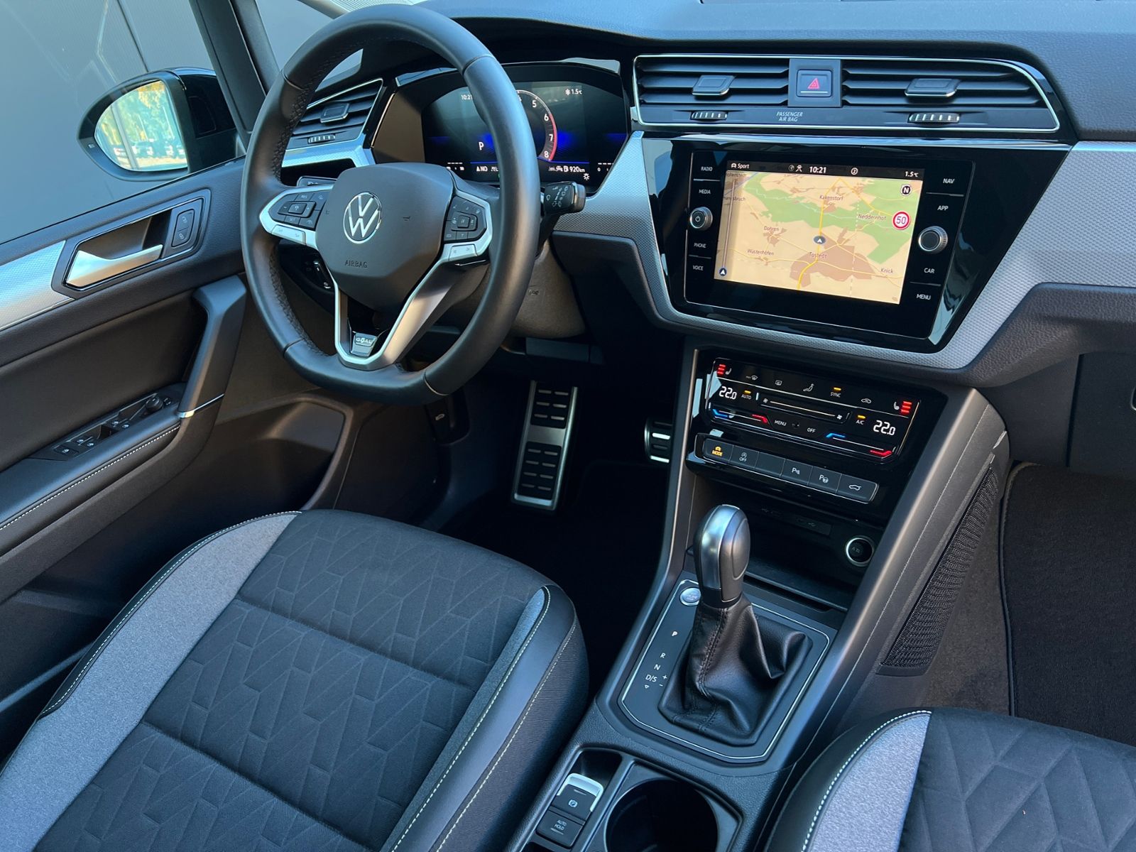 Fahrzeugabbildung Volkswagen Touran GOAL 1.5 TSI DSG *AHK, ACC, Kamera, 17''-