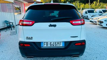 Jeep Cherokee - 4