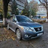 Nissan Pathfinder Hybrid 2.5 Petrol  4WD Automatik  - graue Nissan Pathfinder