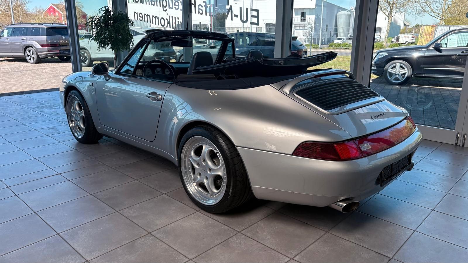 Fahrzeugabbildung Porsche 993 Carrera Cabriolet, deutsches fahrzeug.