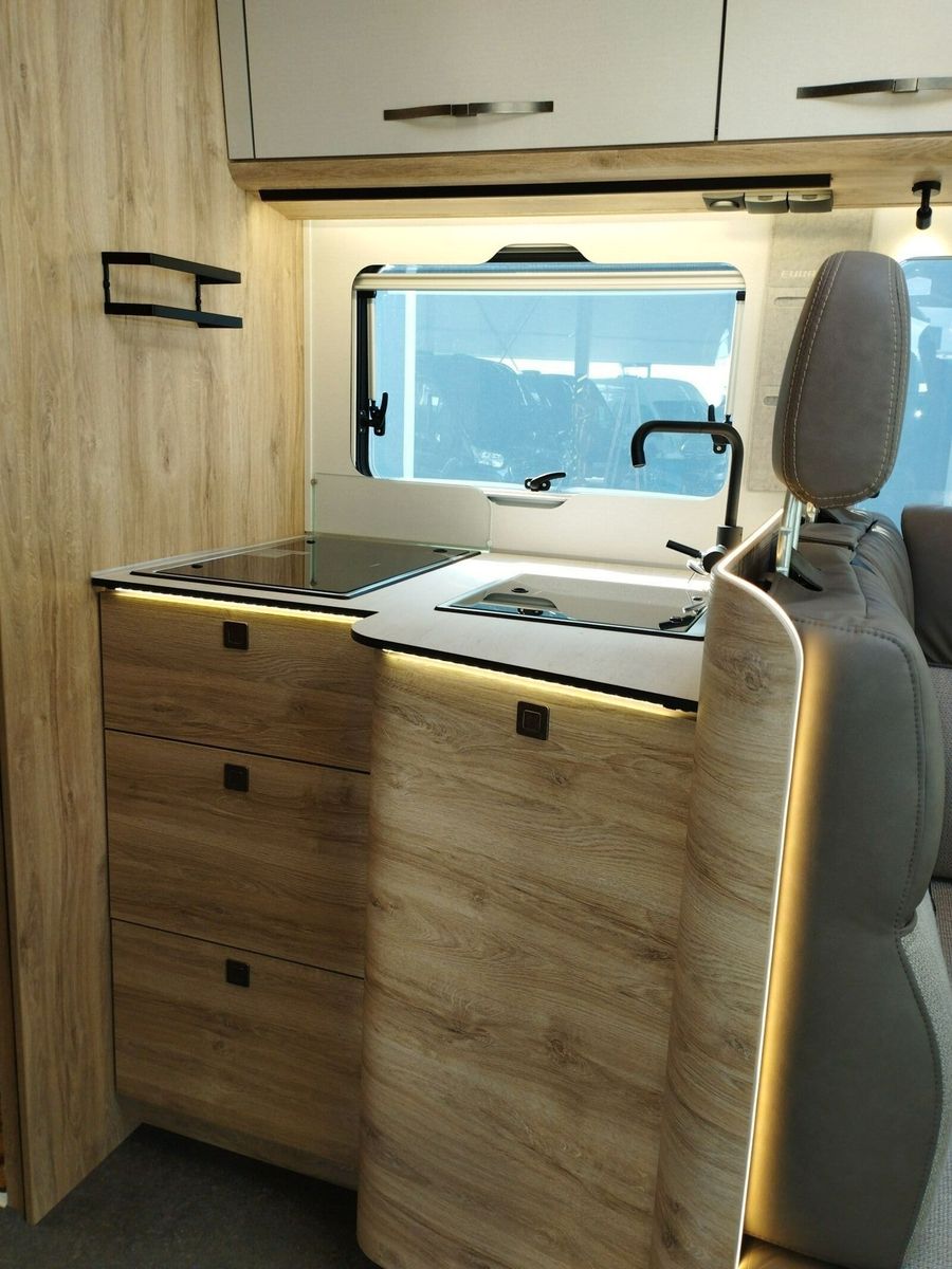 Fahrzeugabbildung Eura Mobil Integra Line IL 720 EB Mondial-Plus-Paket