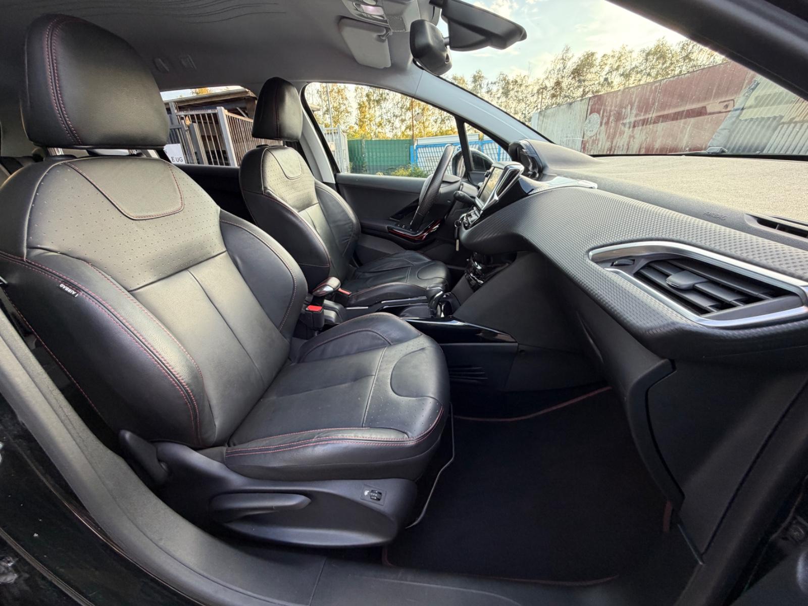Peugeot 2008 Allure GT-Line Aut. *LEDER*KAMERA*NAVI*LED*