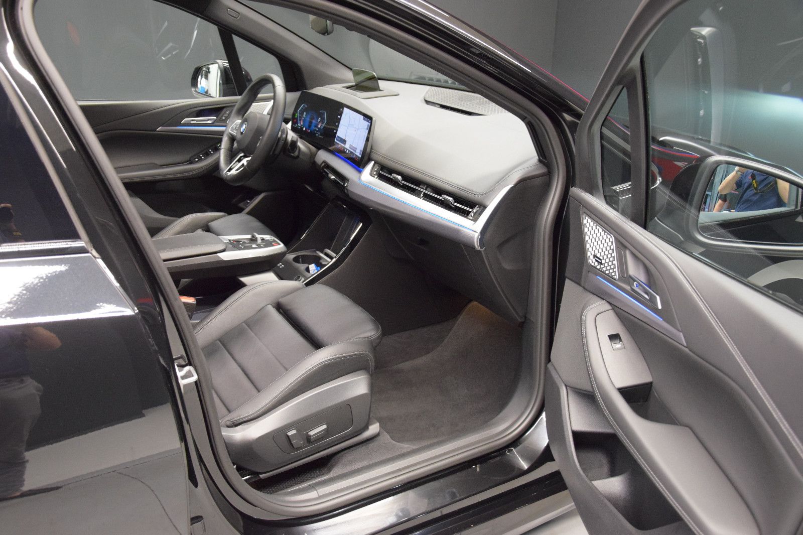 Fahrzeugabbildung BMW 218i Active Tourer M Sport Pano HuD ACC h/k