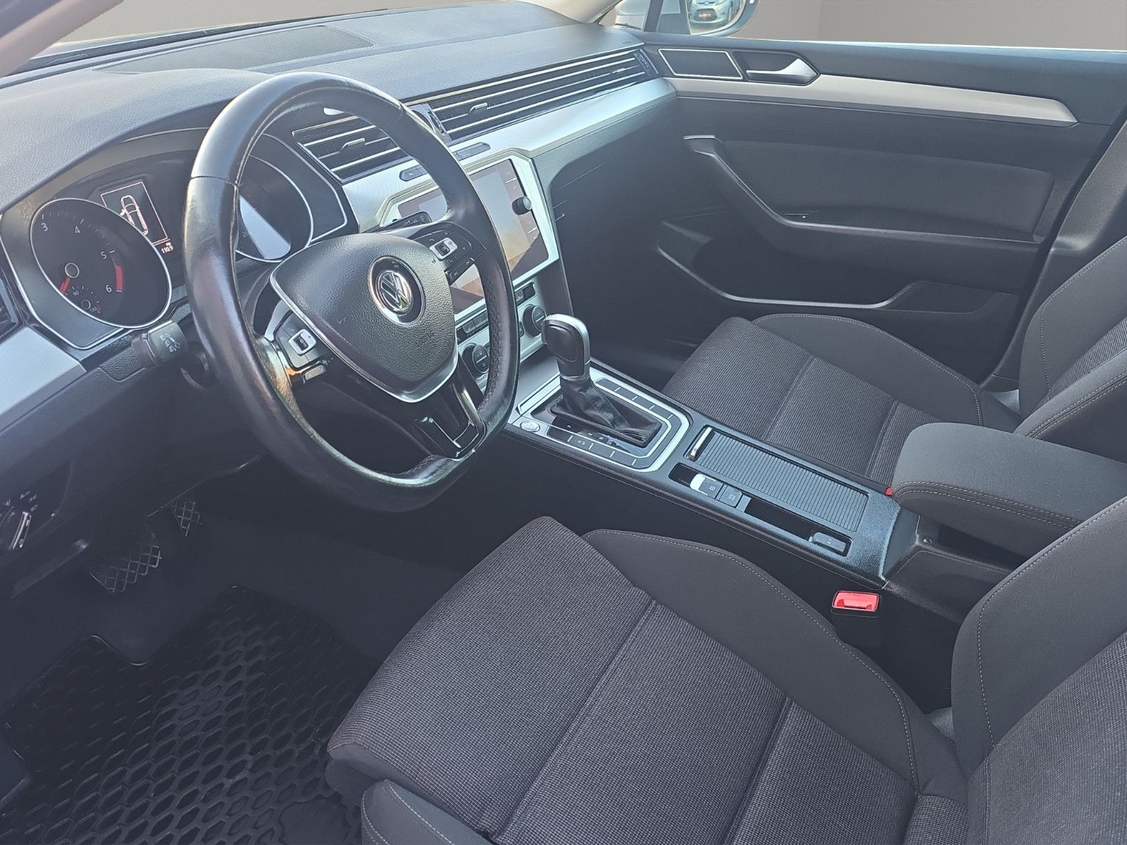 Fahrzeugabbildung Volkswagen Passat Variant Comfortline BMT/Start-Stopp AHK